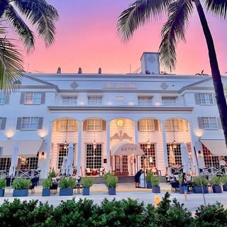 The Betsy Hotel (Arts & Culture Programs / Writer’s Room)