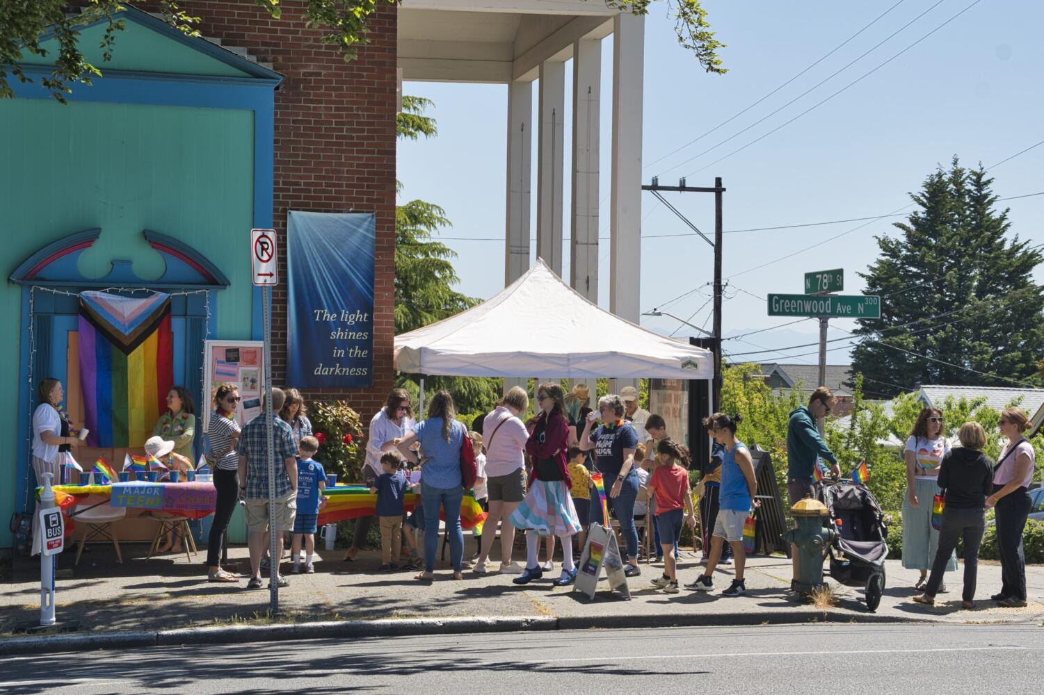 Phinney Neighborhood Association (PhinneyWood Pride Rainbow Hop)